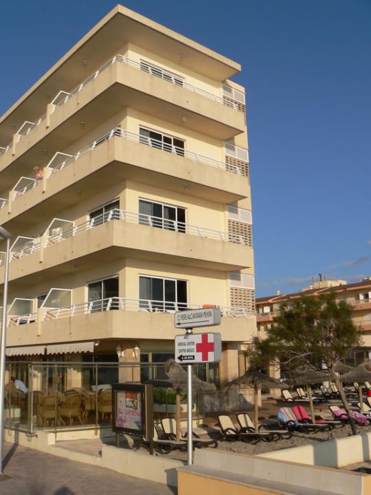 Blick zum Hotel vom Strand The Sea Hotel by Grupotel - Adults only