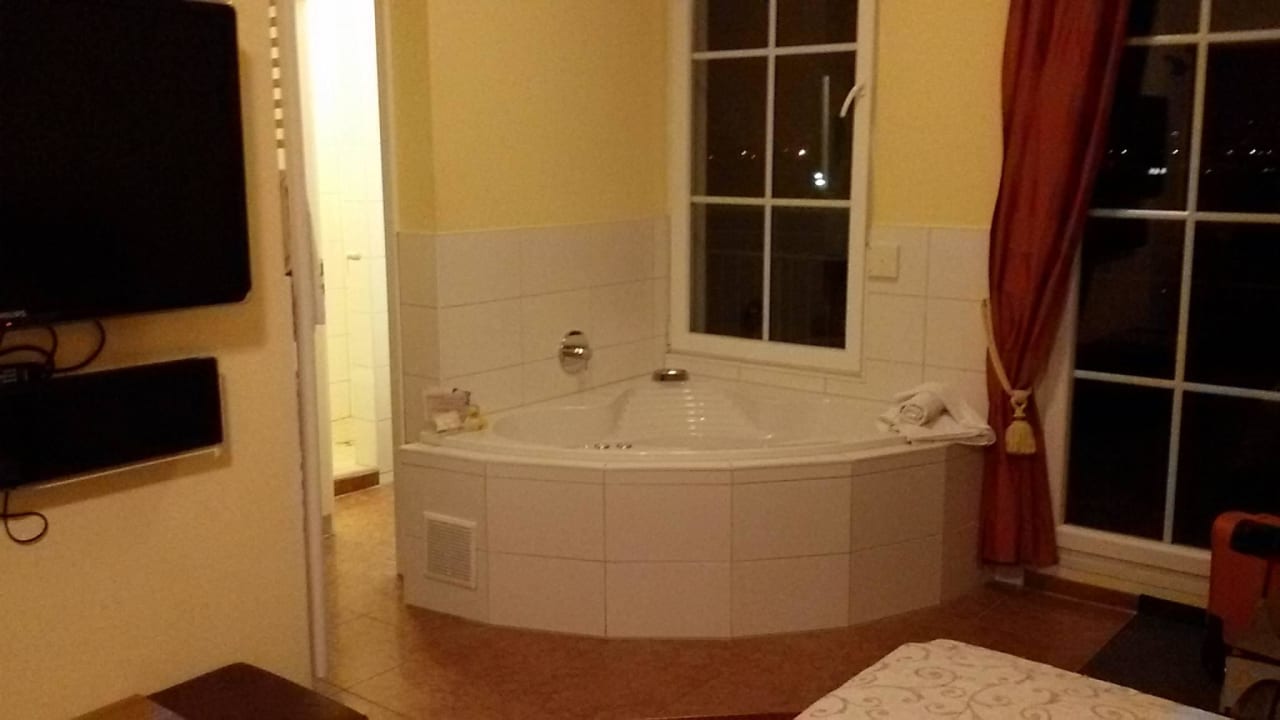 Whirlpool BLOCK Hotel & Living