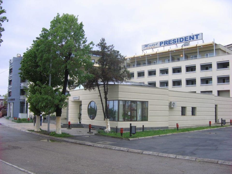 Outside picture Hotel President