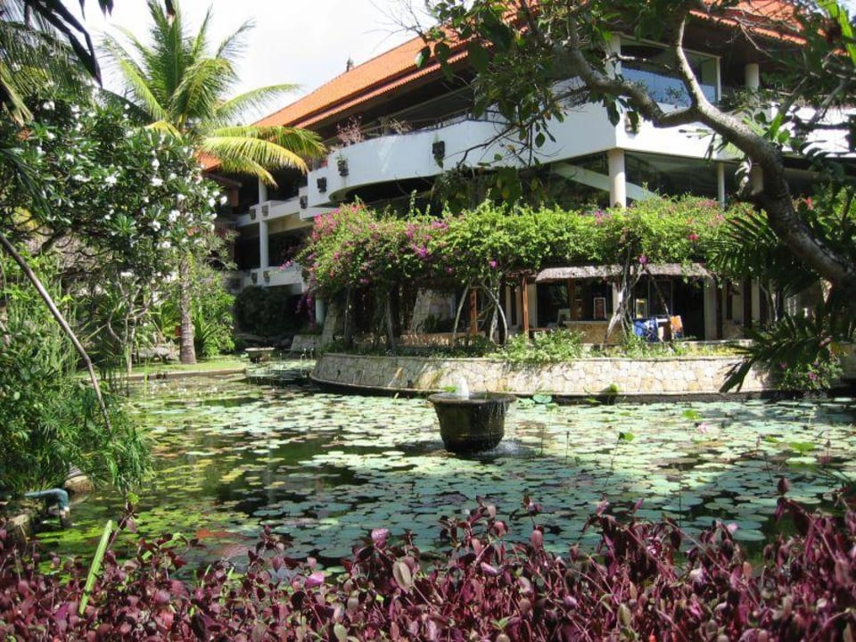 Blick auf den Teich vom Sofitel Seminyak  The Royal Beach Seminyak Bali - MGallery Collection