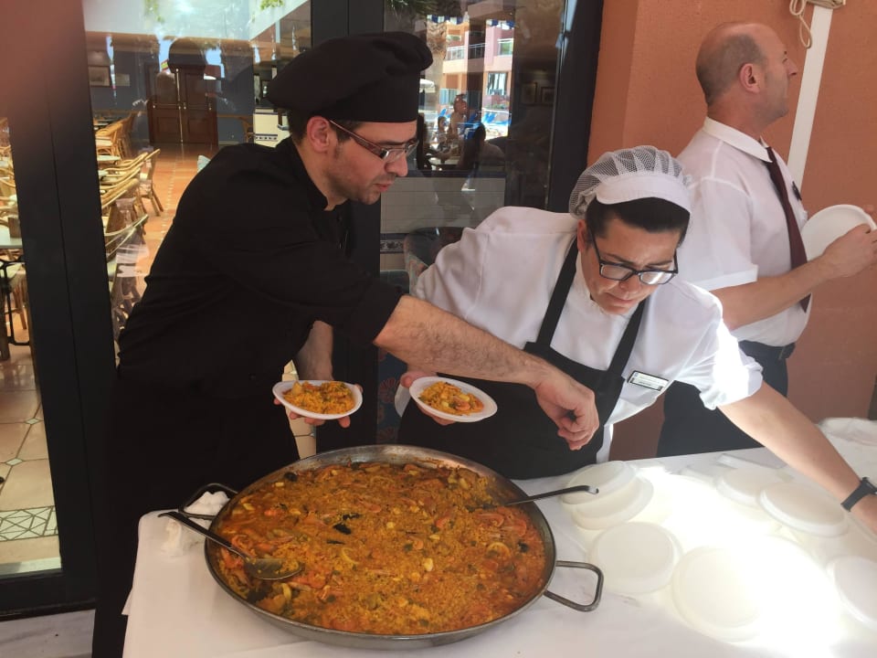 Paella mediodia chiringuito piscina Hotel Best Roquetas