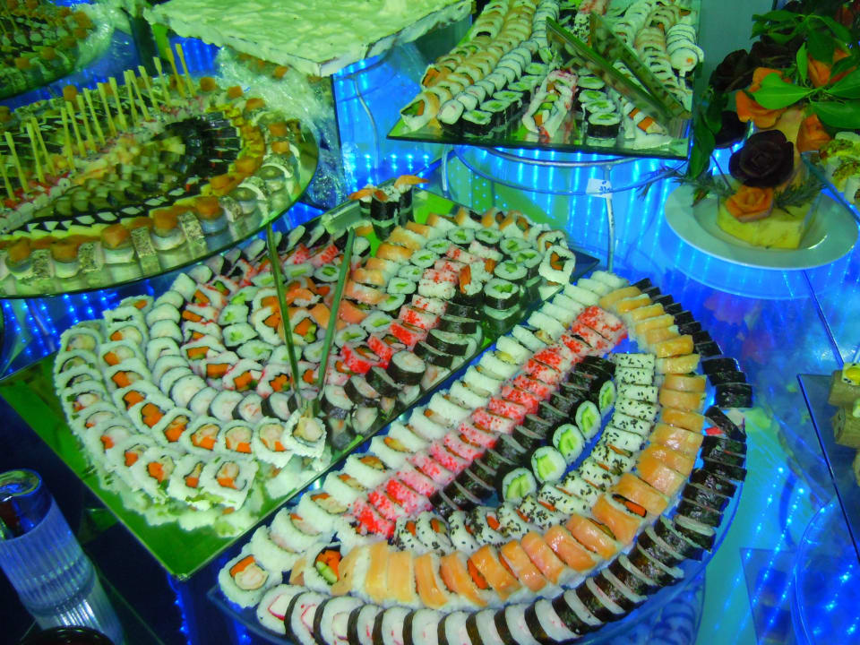 Sushi in der asiatischen Ecke Beach Albatros Resort