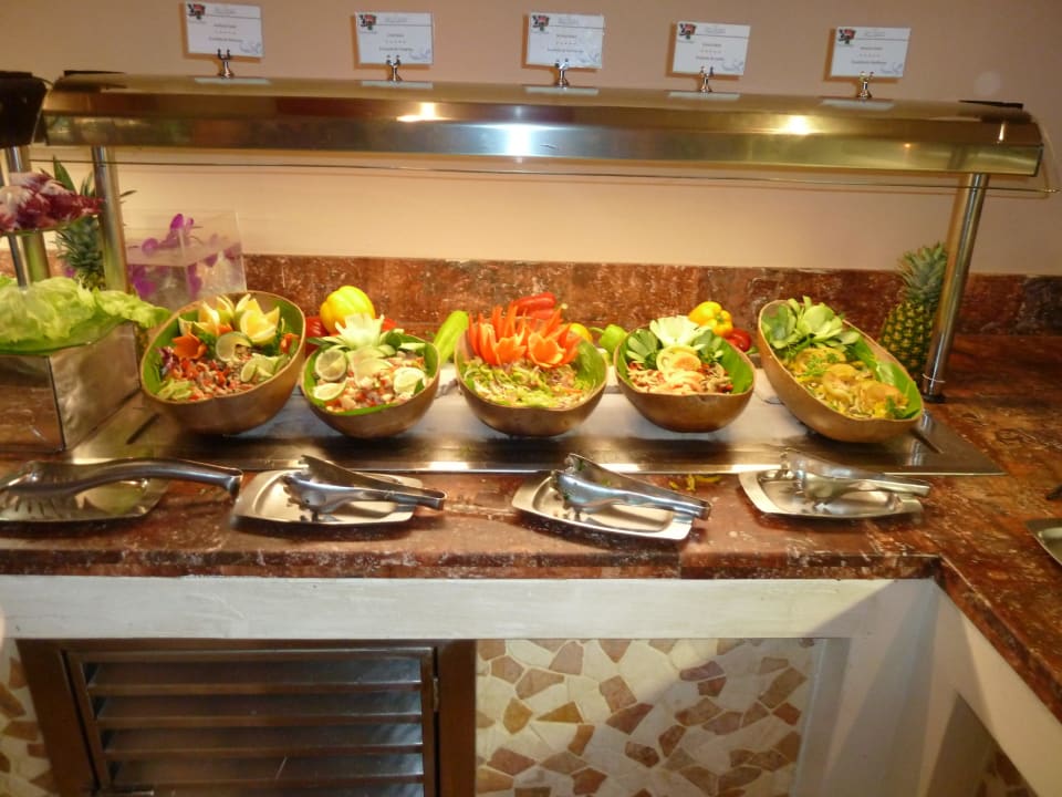 Verschiedene Salate Secrets Royal Beach Punta Cana - Adults only