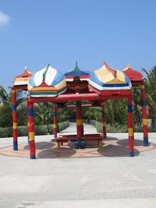 Hübsche Sitzgelegenheit in der weitläufigen Anlage Hotel Riu Cabo Verde