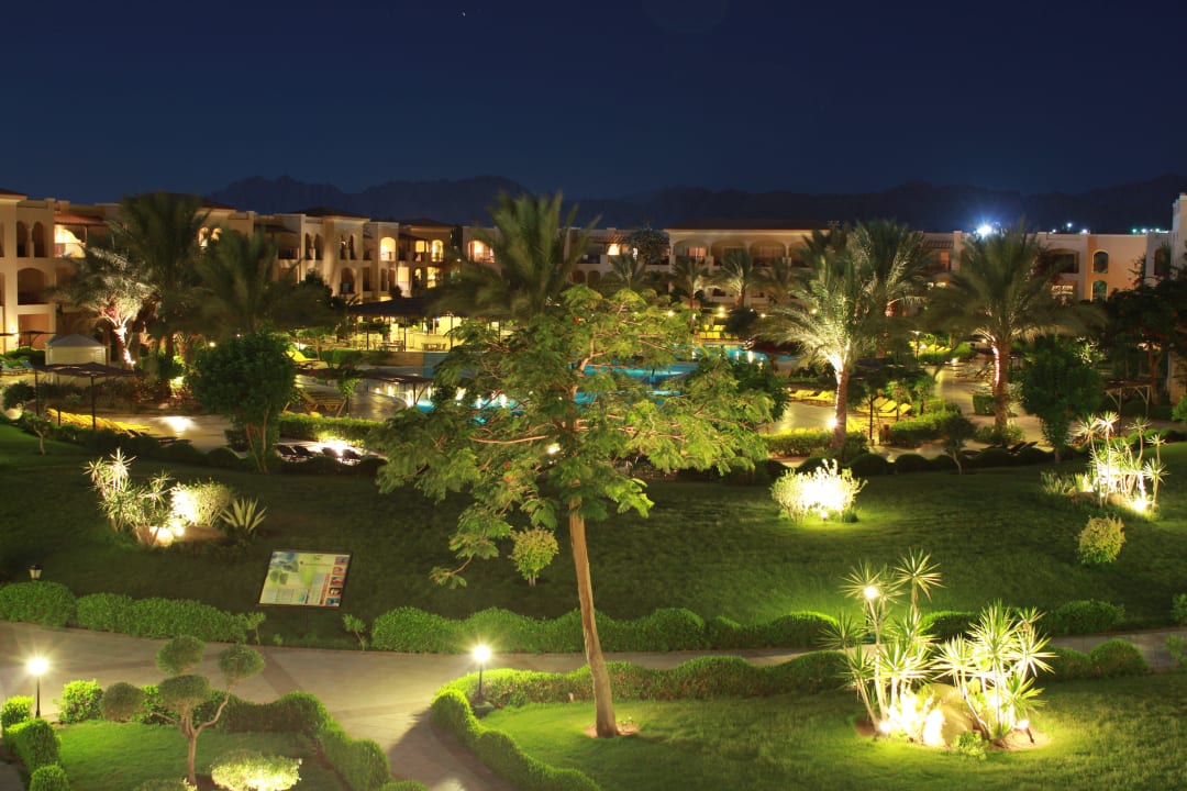 Blick vom Hauptgebäude über den Garten Jaz Mirabel Park & Club