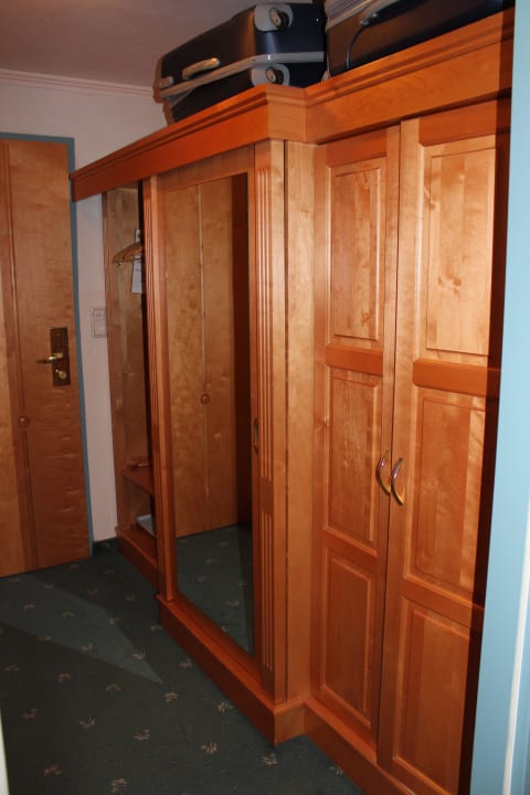 Geräumiger Kleiderschrank Dilly - Das Nationalpark Resort