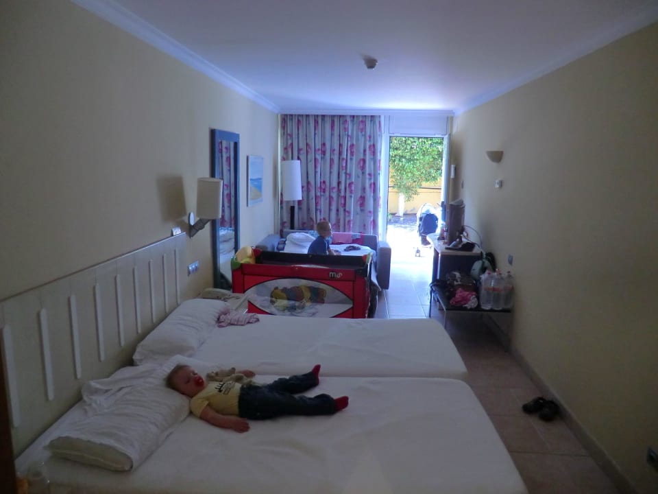 Familienzimmer Straßenseite IFA Altamarena by Lopesan Hotels