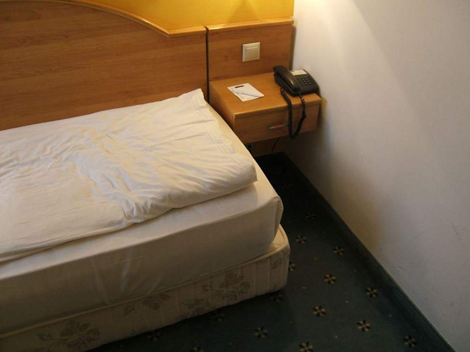 Bett im Einzelzimmer Hotel Golden Park Budapest