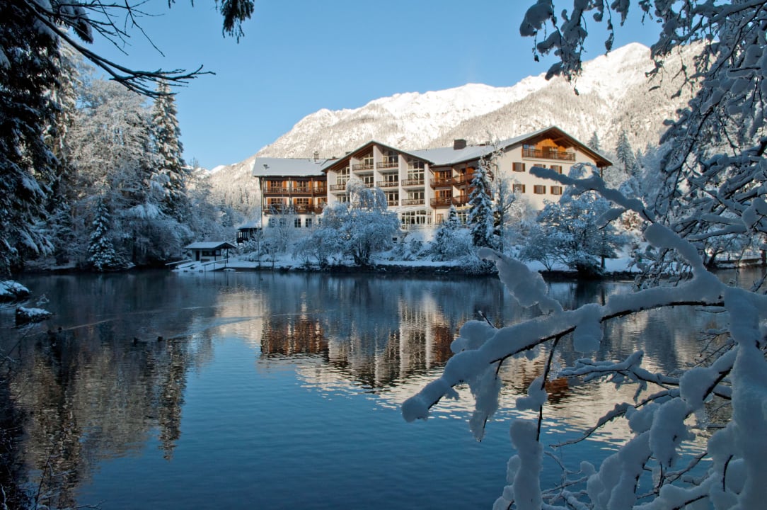 Außenansicht Hotel Am Badersee