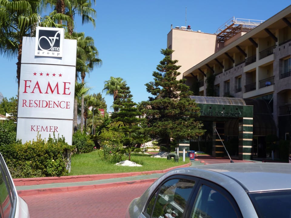 Hoteleinfahrt Fame Residence Kemer & Spa