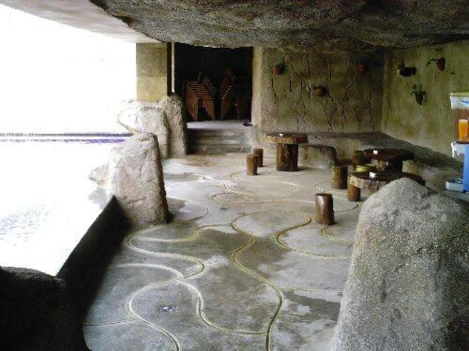Höhle unter dem Wasserfall Sealife Buket Resort & Beach