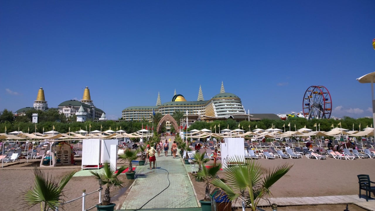 Blick vom Steg zum Hotel Hotel Delphin Imperial
