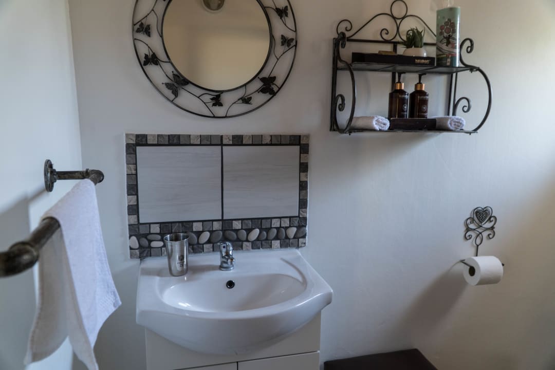 Zimmer Kalahari Camelthorn Guesthouse and Camping