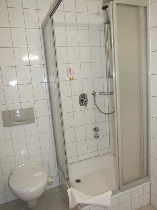 Dusche / WC Hotel Bruy