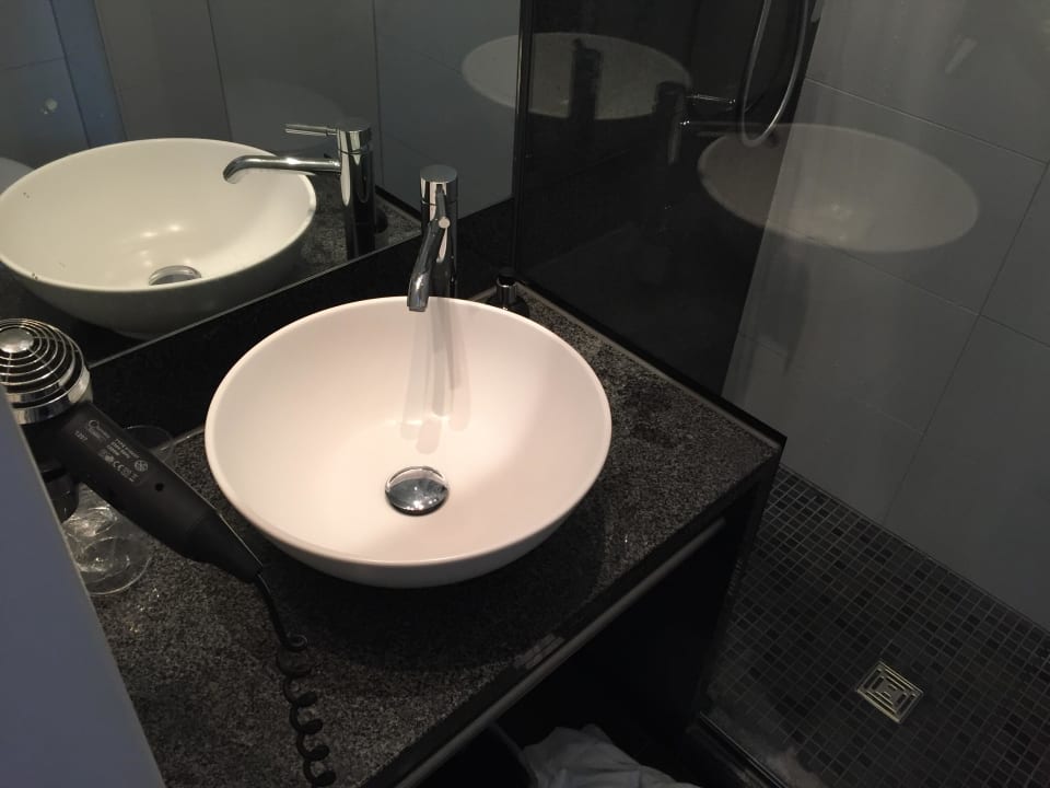 Bad Motel One Wiesbaden