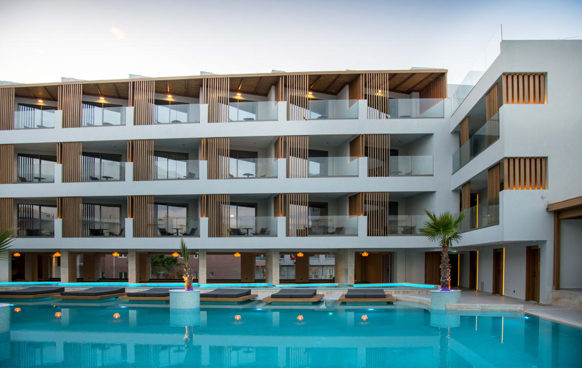 Außenansicht AKASHA Beach Hotel & Spa