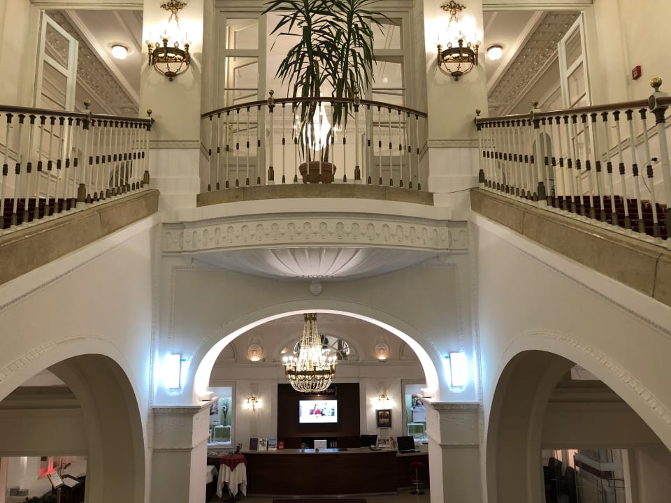 Lobby Austria Trend Hotel Schloss Wilhelminenberg