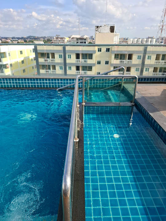 Pool Holiday Inn Express Pattaya Central