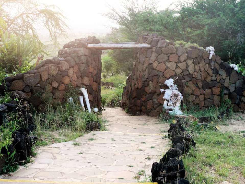 Der Weg zum Bungalow Nr. 6 Rhino Valley Lodge