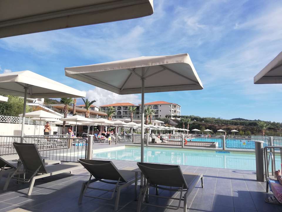 Pool Akrathos Beach Hotel