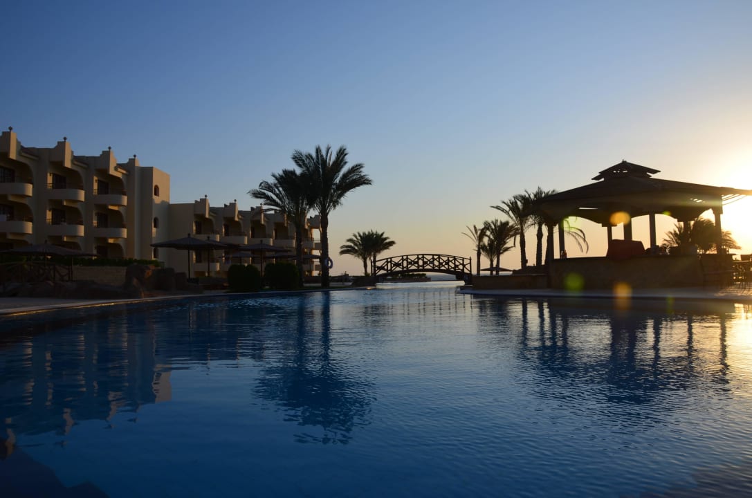 Wschód widziany z basenu Coral Hills Resorts & SPA