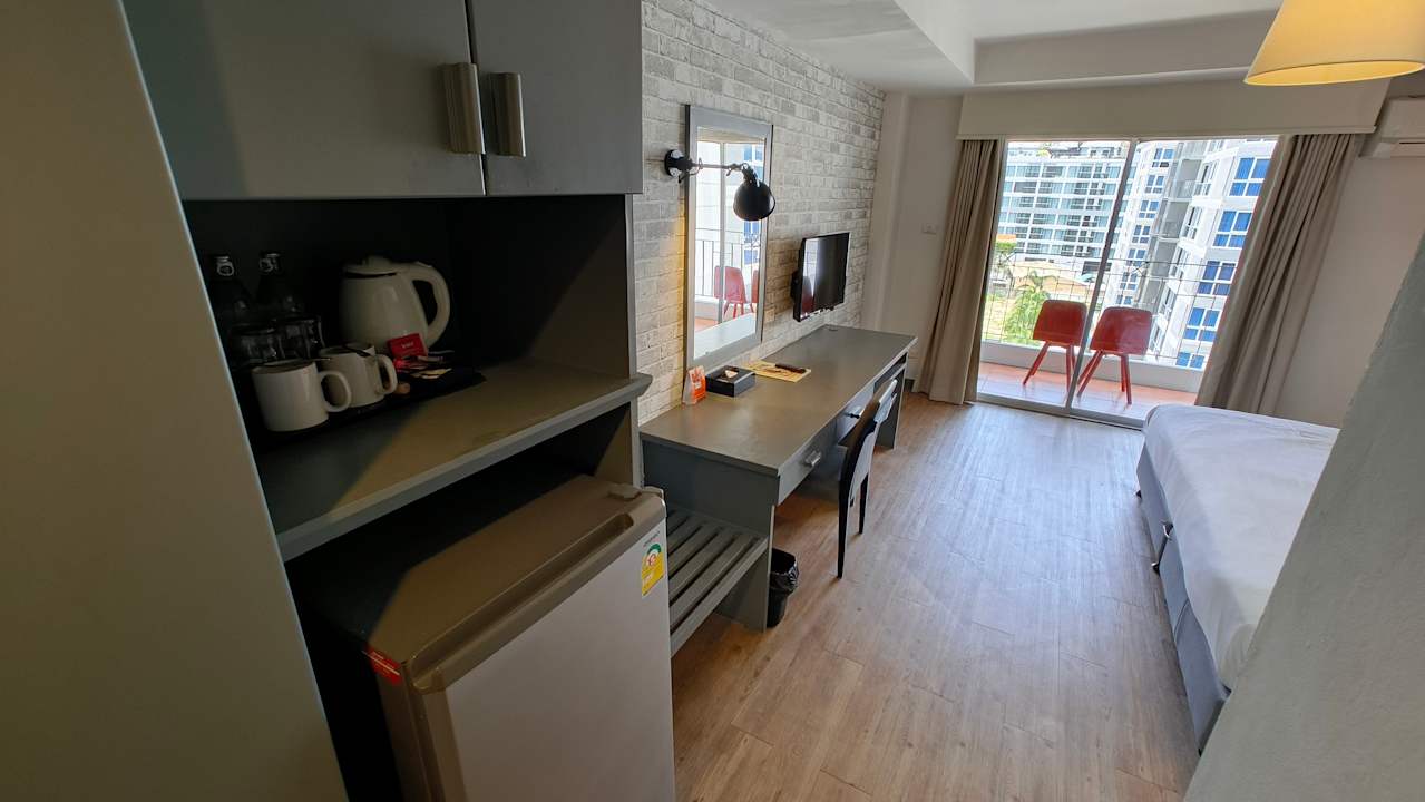 Zimmer Journeyhub Pattaya Central