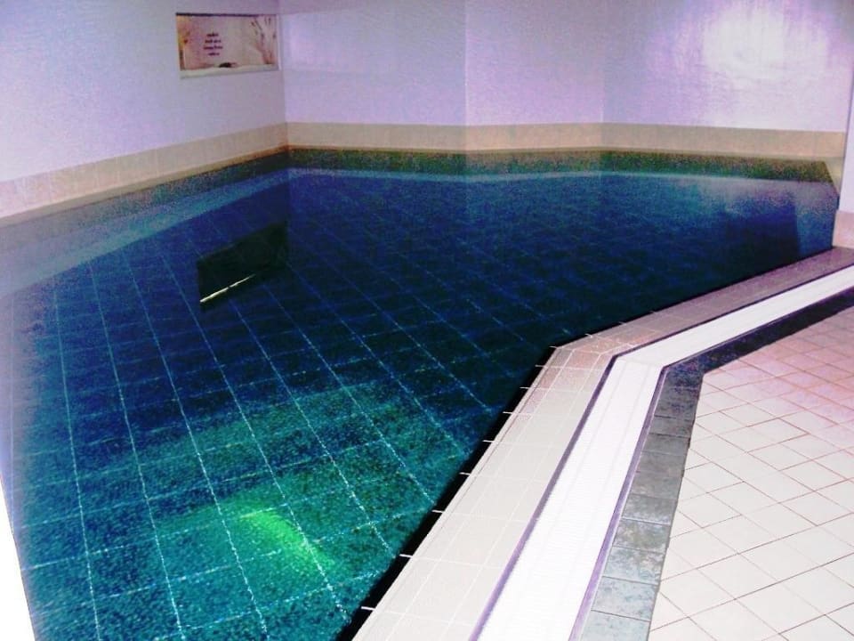 Schwimmbad im Keller ambassador hotel & spa
