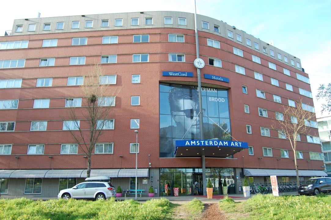 Ansicht von der Bushaltestelle aus... WestCord Art Hotel Amsterdam 3-Star