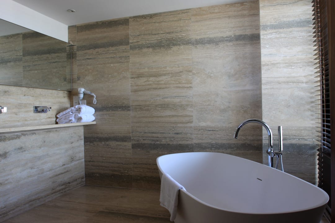 Suite Bath room Sun Hall Hotel