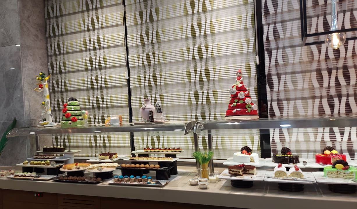Gastro Saturn Palace Resort Hotel
