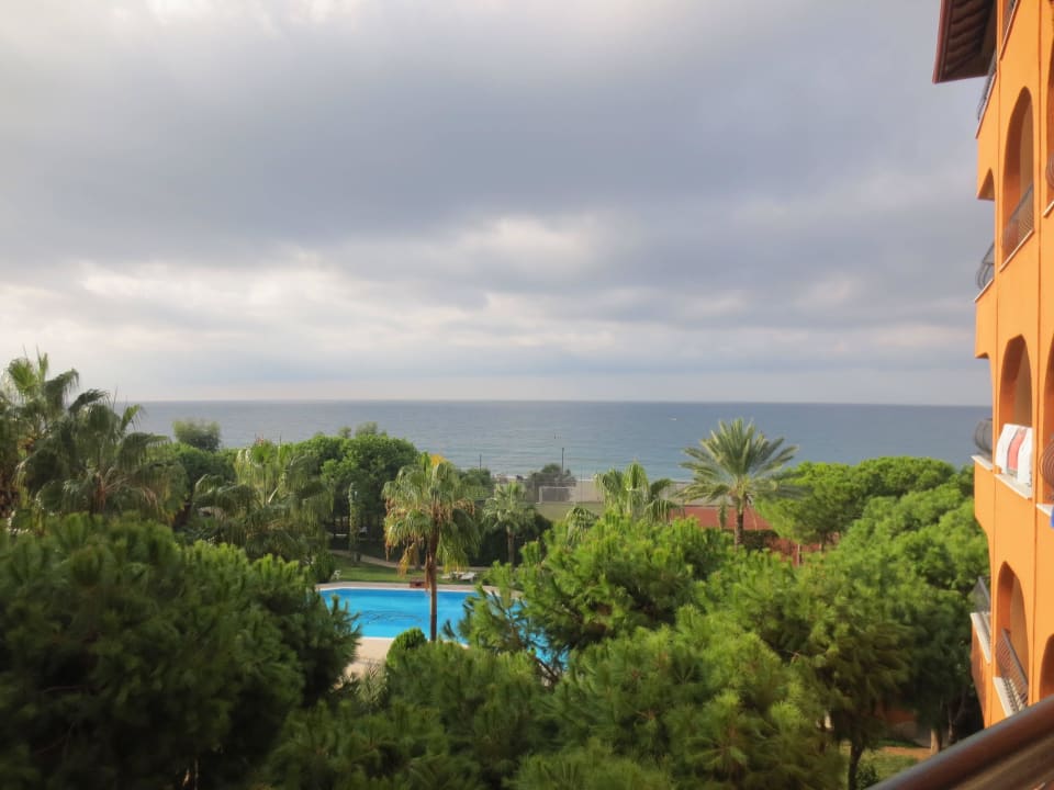 Ausblick auf parkähnliche Anlage aus 3.OG Club Turtas Beach Hotel