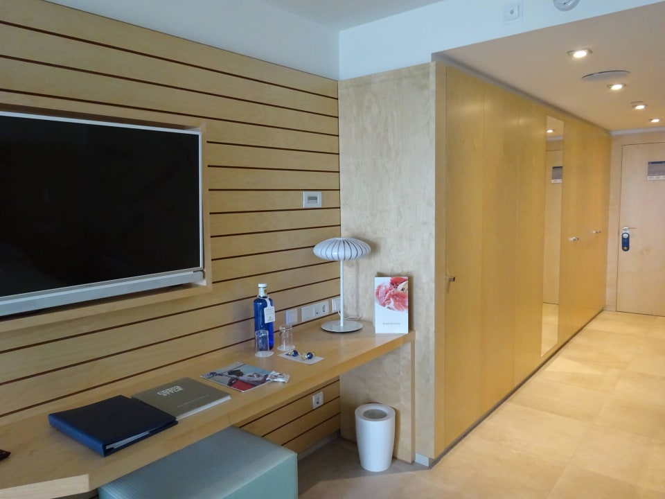 Großer TV und Schrank Iberostar Selection Playa de Palma