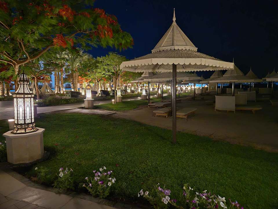 Gartenanlage The Grand Palace - Adults only