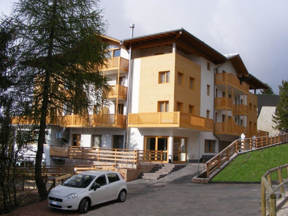 Foto dall'esterno Hotel Alpine Mugon