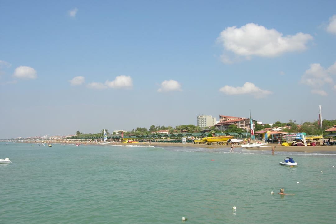 Вид на отель Bellis Deluxe Hotel