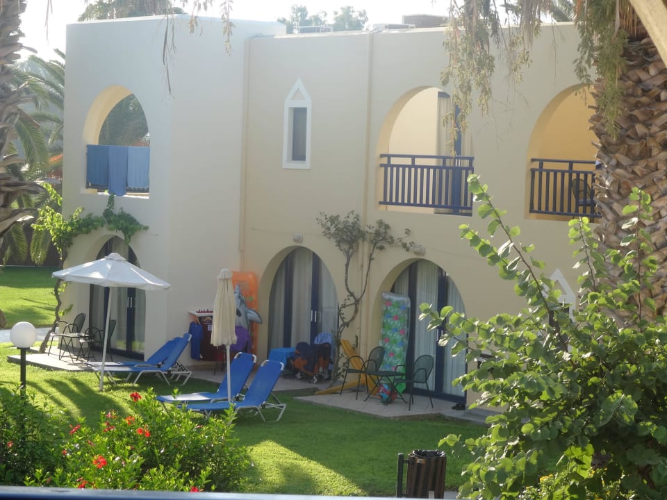 Einer der Bungalow Grecotel Casa Paradiso