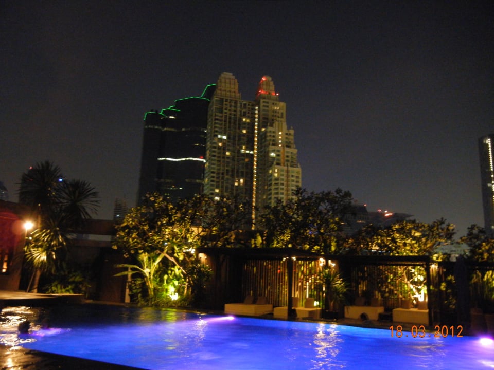 Swimming-Pool JC Kevin Sathorn Bangkok Hotel