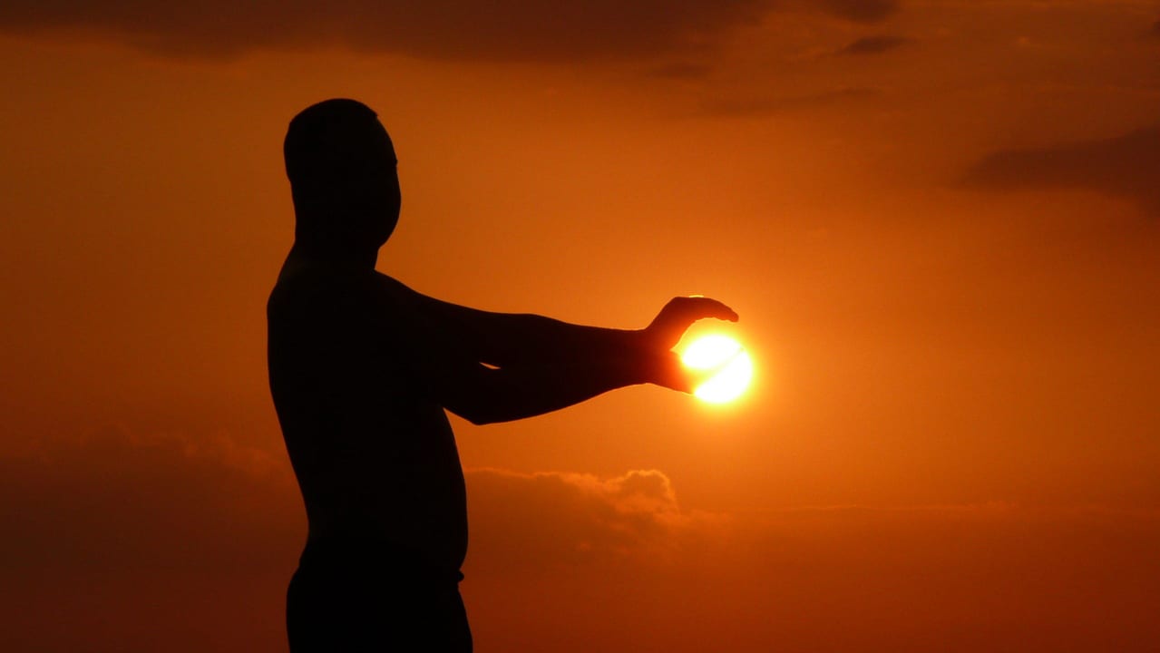 Sonnenuntergang vor dem Hotel Moracea by Khao Lak Resort