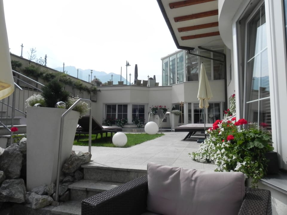 Aussen Ruhezone Hotel Andy