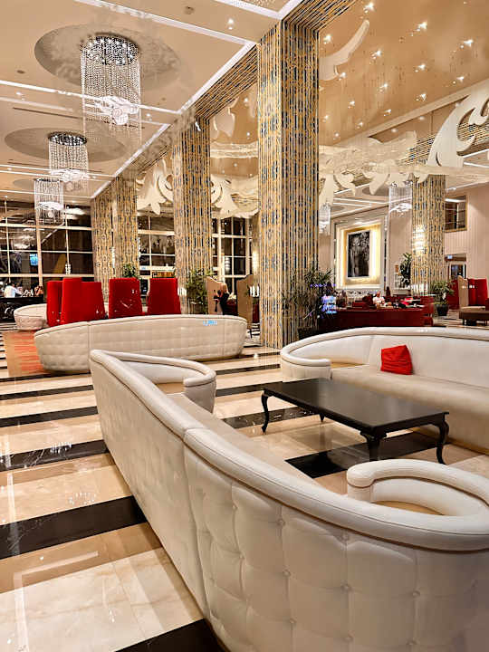 Lobby Azura Deluxe Resort & Spa Hotel