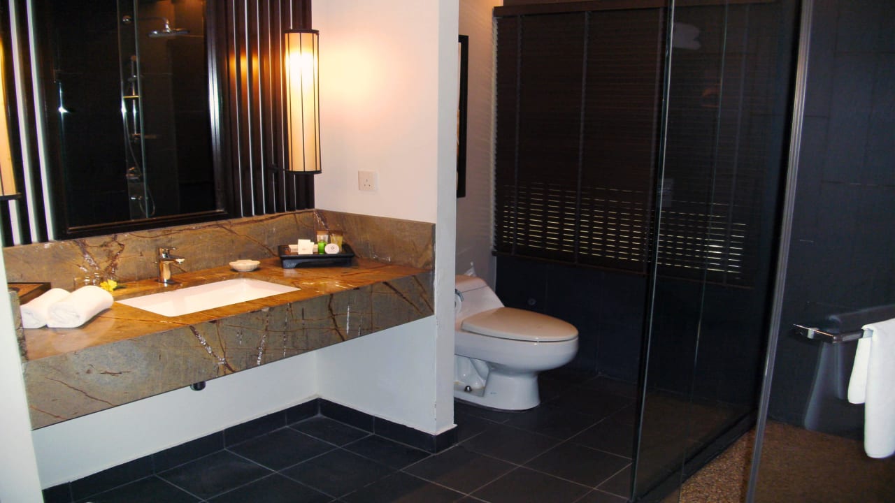 Badezimmer 404 Pelangi Beach Resort & Spa