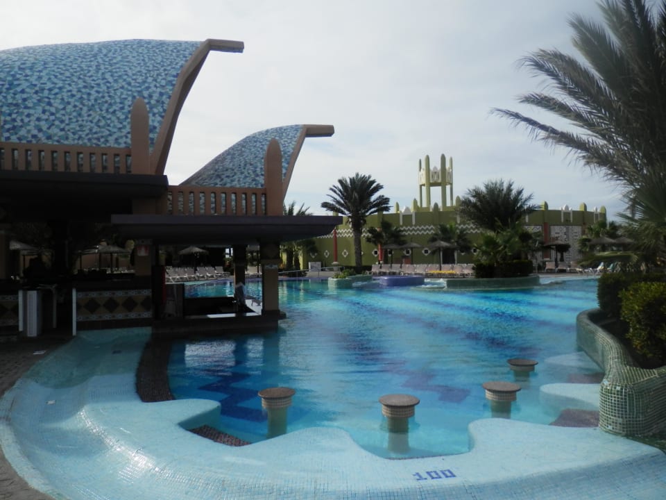 Bar im Pool Hotel Riu Funana