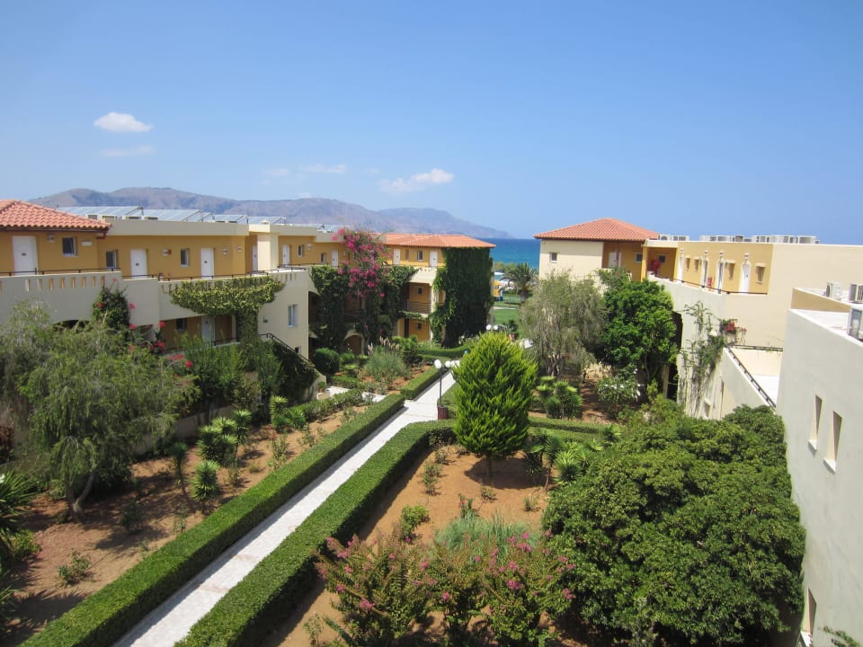 Innenhof Vantaris Luxury Beach Resort