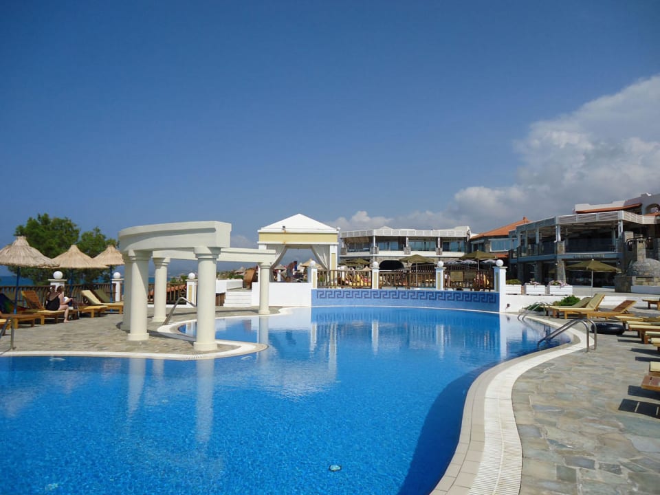 Schwimmbad Alexander Beach Hotel & Village Resort