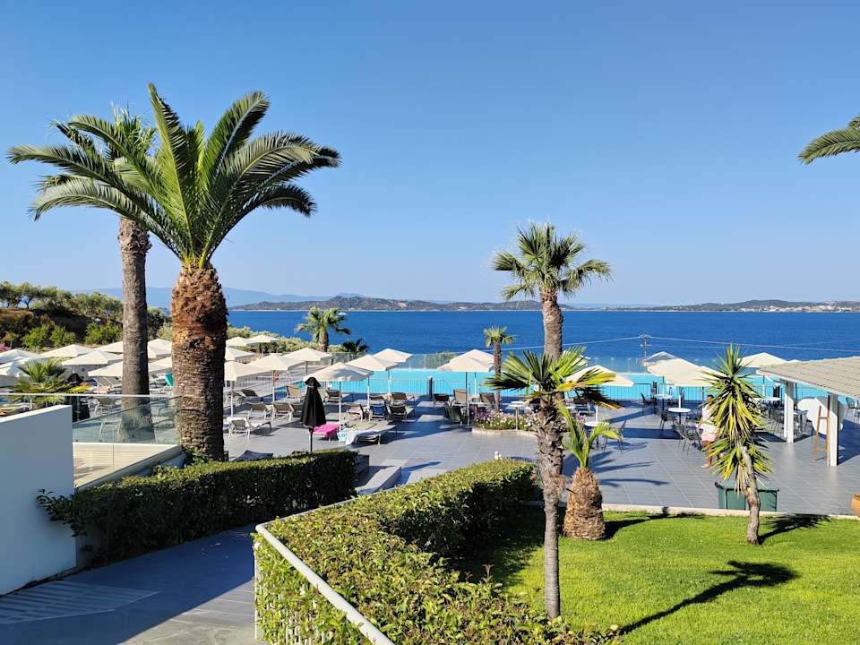 Gartenanlage Akrathos Beach Hotel