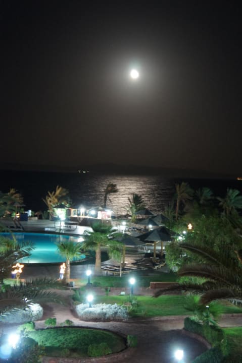 Balkonausblick am Abend Tropitel Dahab Oasis