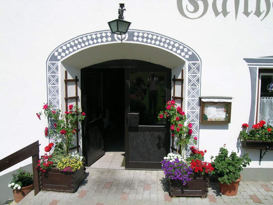 Eingang zur Pension Gasthaus Pension Schön