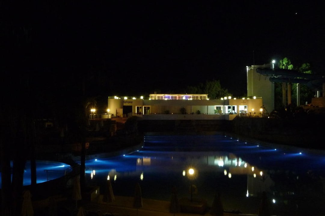 Pool bei Nacht Monachus Family Resort Sorgun