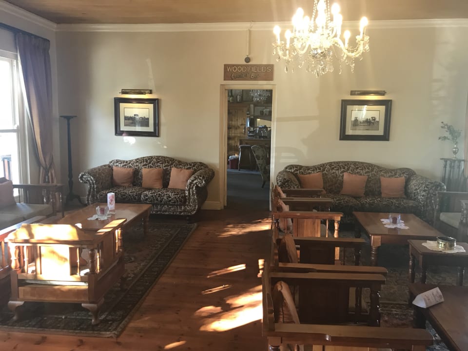 Gemütlicher Empfangsbereich Hotel Zuurberg Mountain Inn