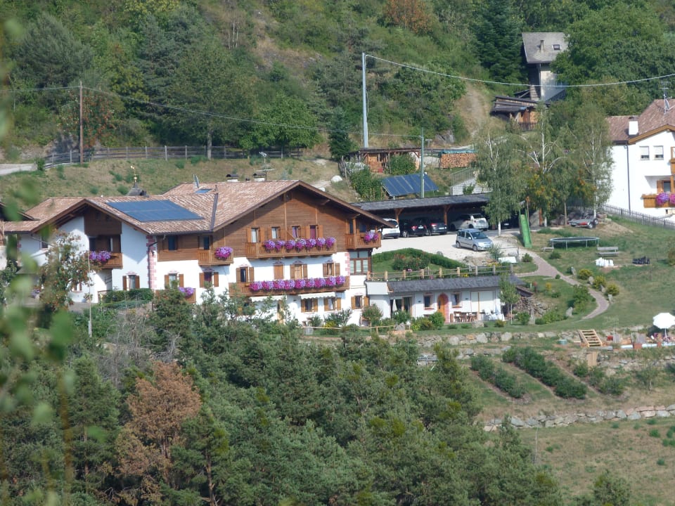 Blick von der Ferne KIRCHWIESERHOF